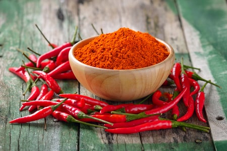 Mlevena paprika – raznovrsni začini koji obogaćuju ukus i aromu jela.