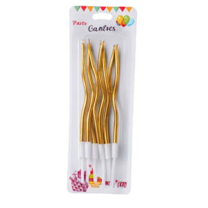 Zlatne krive svećice postavljene u metalnu krunu na torti