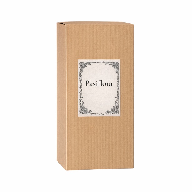 Čaj od pasiflore u kutiji na beloj pozadini